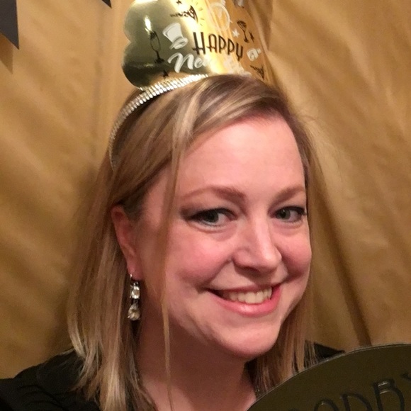 Meet your Posher, Erica - Picture 3 of 4